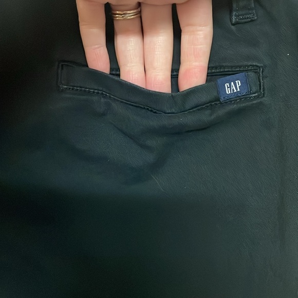 GAP size 8 Black Mid-rise Stretchy 4.5” Inseam Chino Shorts with Pockets - Picture 5 of 9